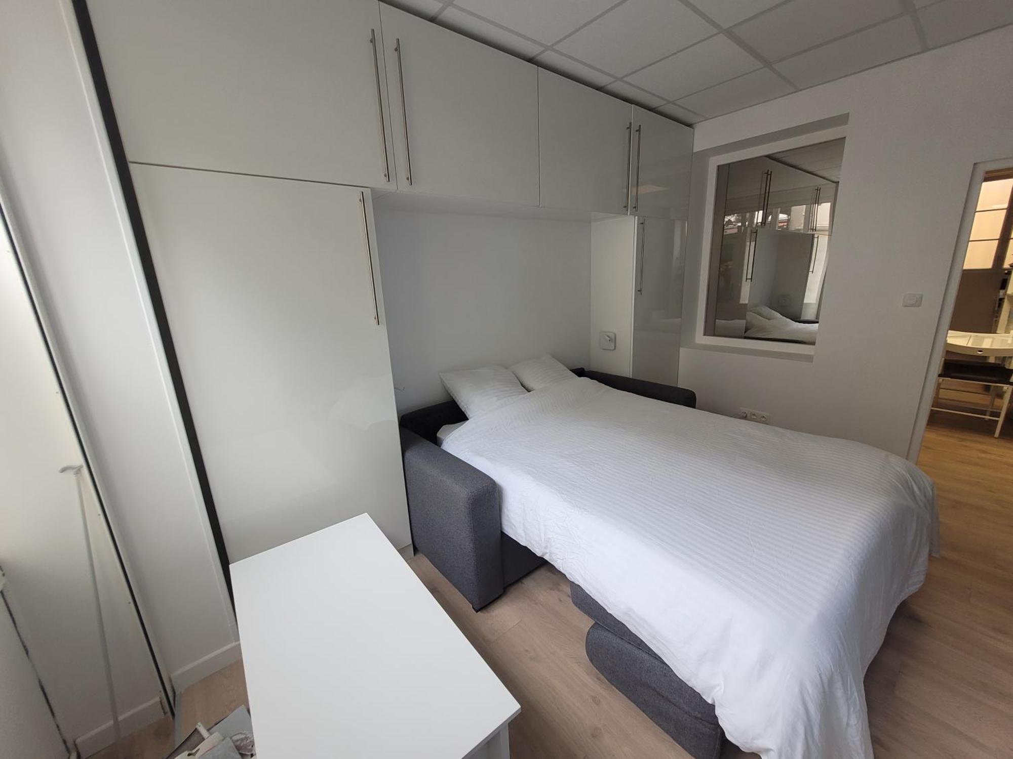 Studio Bien Equipe Au Calme A Montmartre Paris Exterior photo